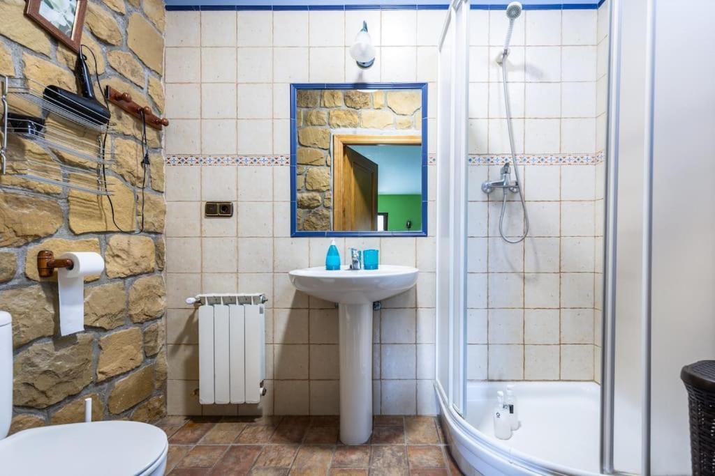 Perratzu Landarbide-Ideal Parejas Aia Dış mekan fotoğraf